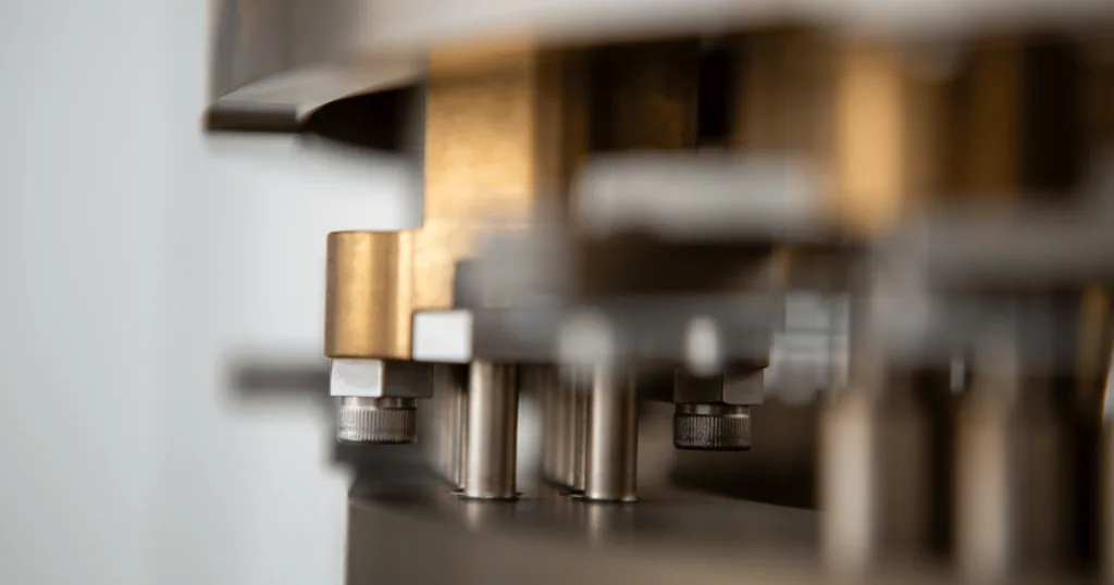 Best applications for tamping pin capsule filling systems.